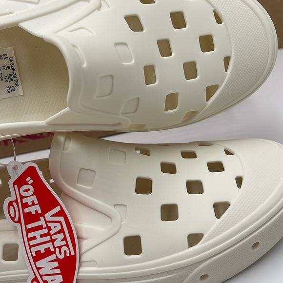 Vans Men’s Slip-On Trk Marshmallow
VN0A5HF8FS8
Sneakers - Picture 14 of 16